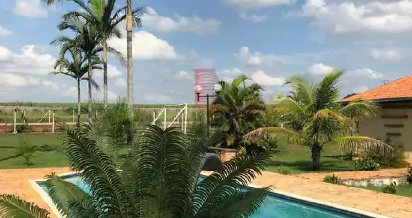 Chácara em condomínio de luxo em Boituva-SP, 3 quartos, 1 suíte, 3 salas, 4 banheiros, 4 vagas, 314m². Aproveite!