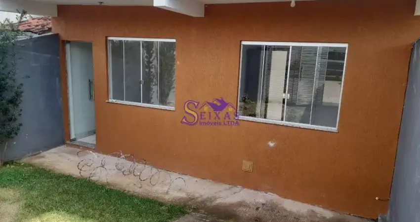 Casa geminada 2 quartos e quintal, no bairro Planalto, em Mateus Leme,