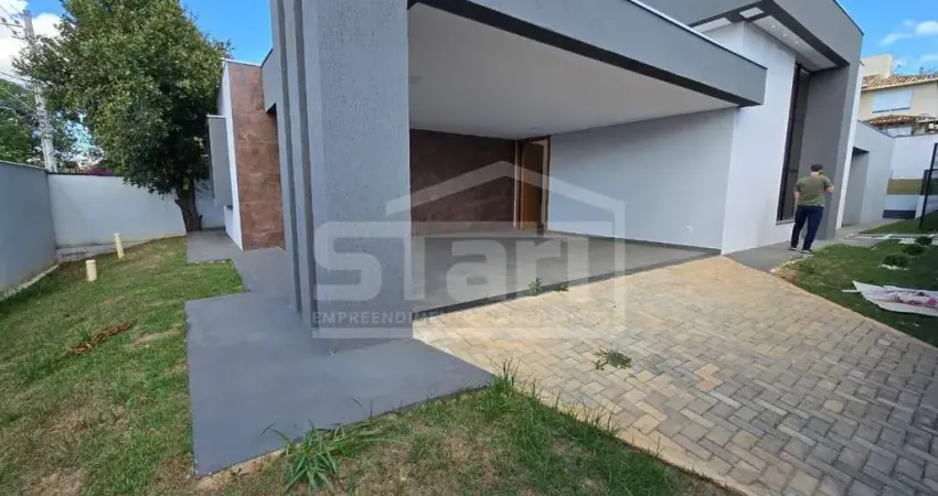 Casa Impecável à venda no Jardim Ipê,4 Quartos, Pé Direito Duplo e Piscina