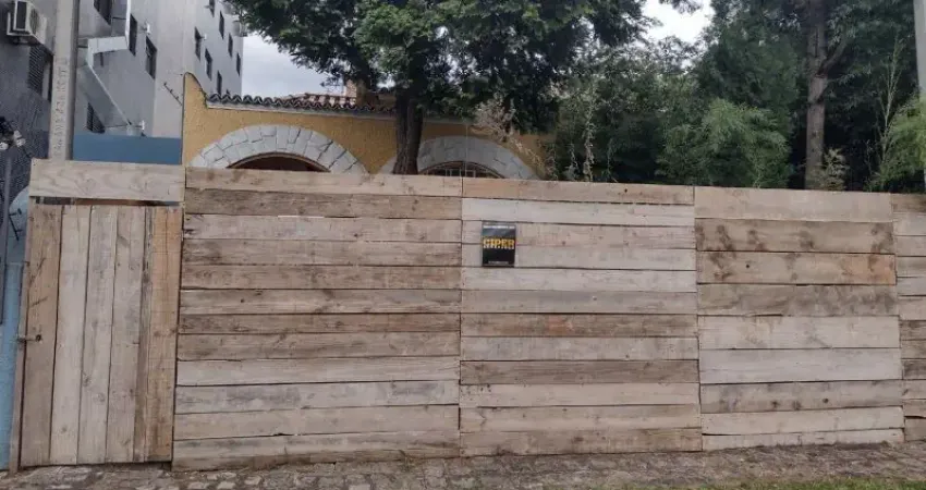 Terreno zr-4 Rua Petit Carneiro próximo ao Clube Curitibano