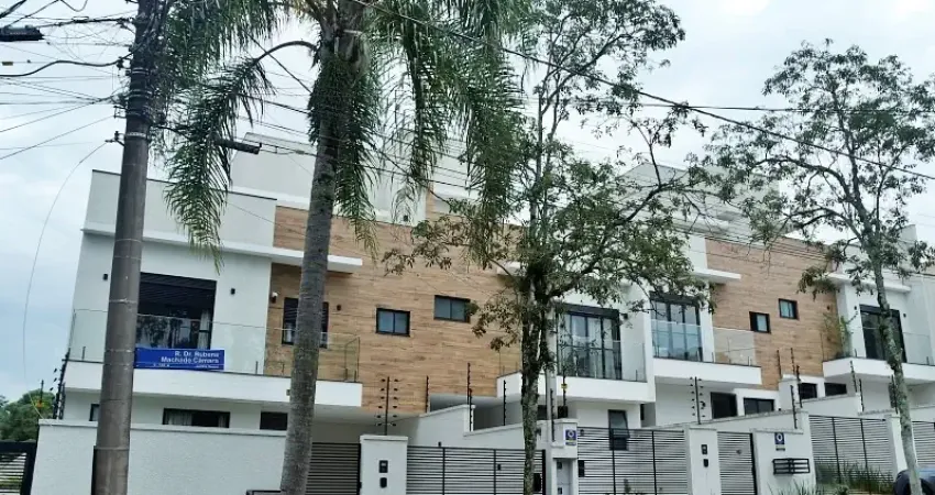 Sobrado interno com espaço exclusivo de jardim e muito tranquilo