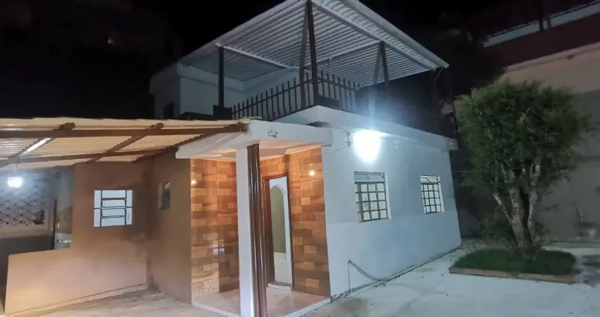 Casa no bairro Glória. 03 QUARTOS | LOTE 300 m2 | 01 BANHEIRO | 05 VAGAS