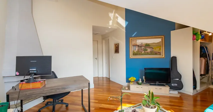 Sobrado triplex com três dormitórios para locação condomínio Santa Felicidade , Curitiba/PR