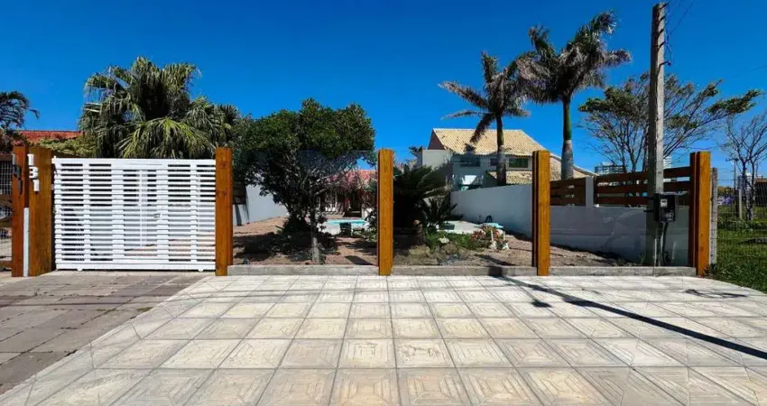 Casa semimobiliada, com 04 dormitórios, sendo 01 suíte em Imbé -RS