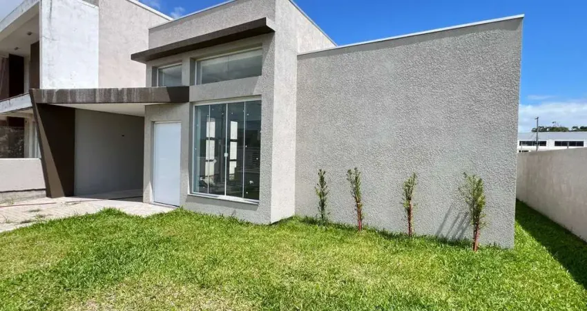 Casa nova com 3 dormitórios e amplo pátio no centro de Imbé/RS