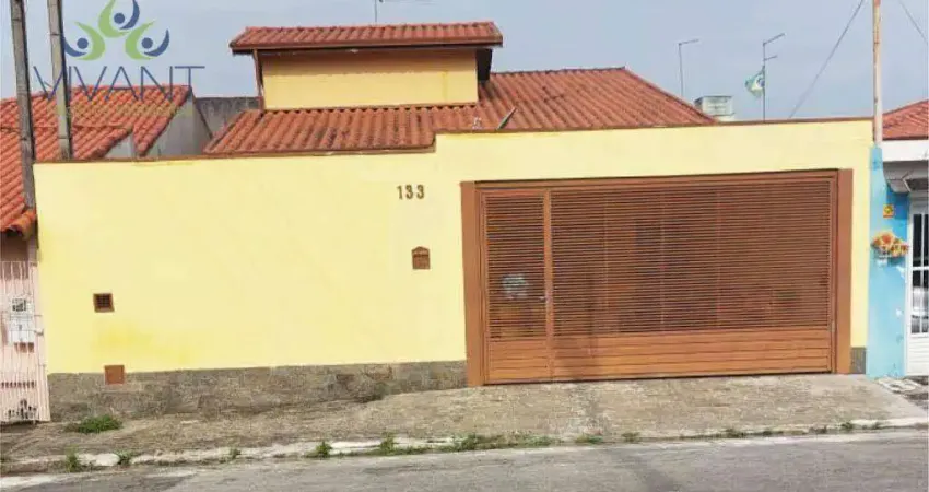 Casa - 03 dormitórios - 01 suíte - garagem coberta 02 veículos - quintal