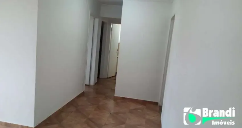 Apartamento com 2 dormitórios, sala ampla, 1 vaga livre