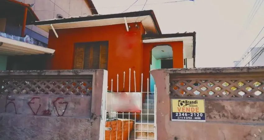 Terreno de 300 m² com 3 moradias - ideal para renda ou construtores na vila califórnia