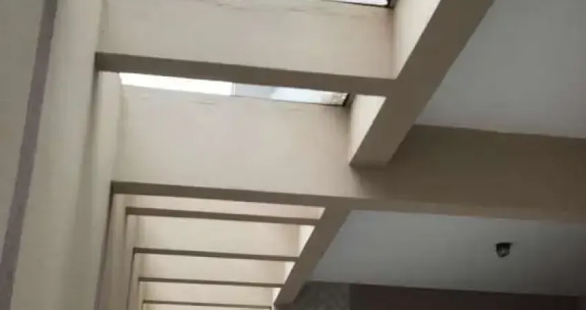 Sobrado em ótima localização com 3 dormitorios-Vila Lúcia