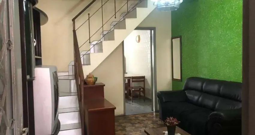 Sobrado 03 dormitórios, 02 vagas, ótima localização!