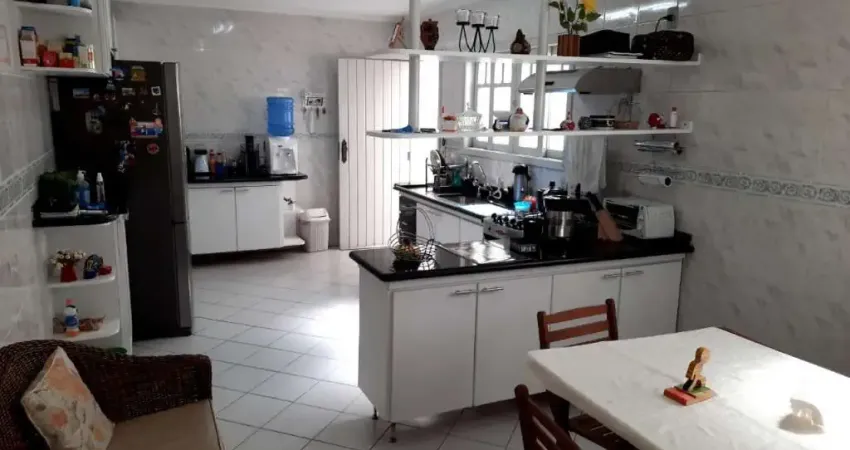 Ótimo sobrado e localização!3 dormitórios com suíte e closet.
