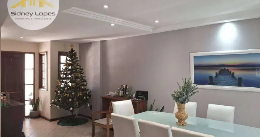 Ótima casa em condomínio super valorizado em região nobre  com 4 quartos sendo 2 suítes