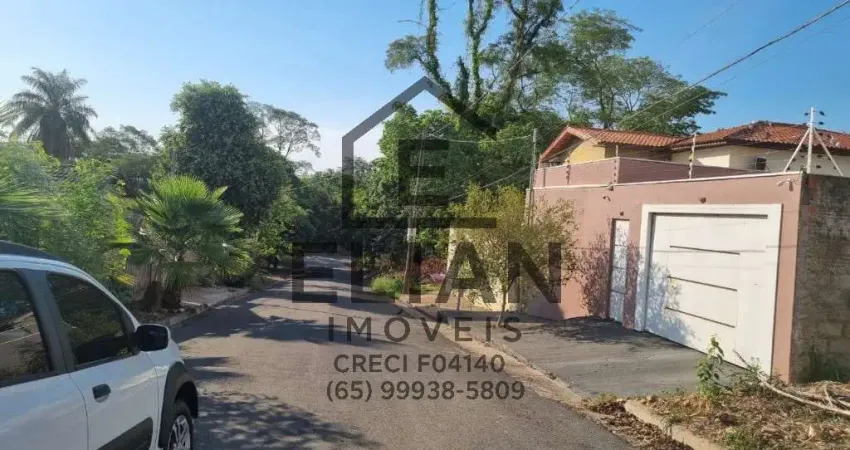 Terreno de 360m² com muros fundos e duas laterais no bairro Santa Cruz 1