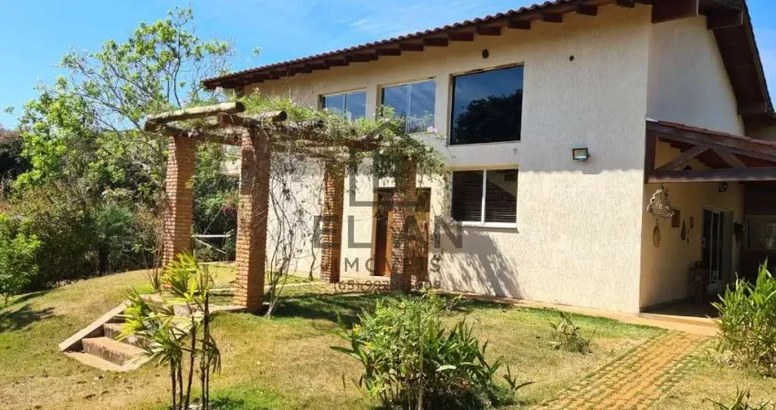 Casa à venda no condomínio Jamacá - Chapada dos Guimarães-MT, 3 quartos, 1 suíte, 2 salas, 2 banheiros, 2 vagas, 250m².
