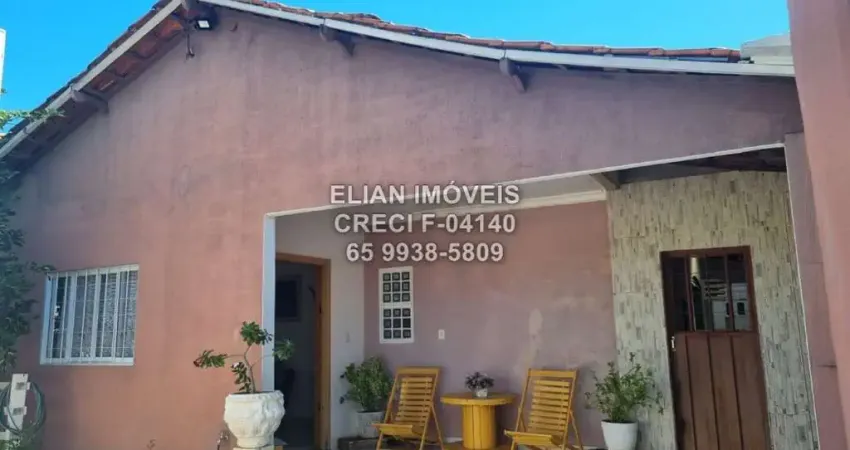 Casa Aconchegante com 4 Quartos, Suíte, Edícula e Quintal Amplo