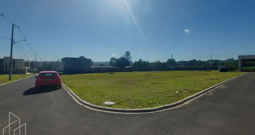 Excelente terreno de esquina à venda no Res. Valle do Sol