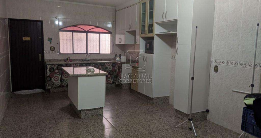 Sobrado com 4 dormitórios à venda, 249 m² por R$ 950.000,00 - Bangu - Santo André/SP