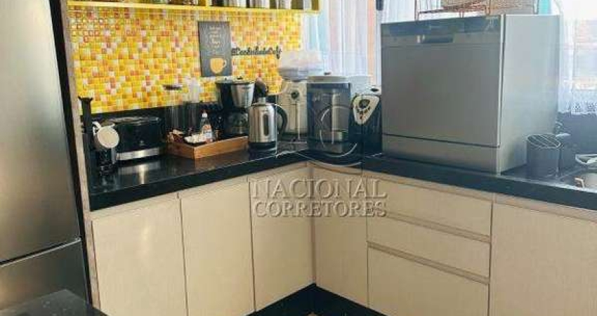 Sobrado à venda, 263m² - 3 dormitórios, 1 suíte, 4 vagas - Condomínio Maracanã -Santo André.