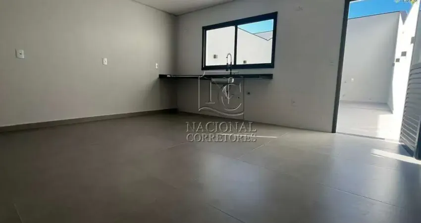 Sobrado à venda no bairro Vila Camilópolis com 3 suítes e 4 vagas - próximo ao Parque Pignatari.