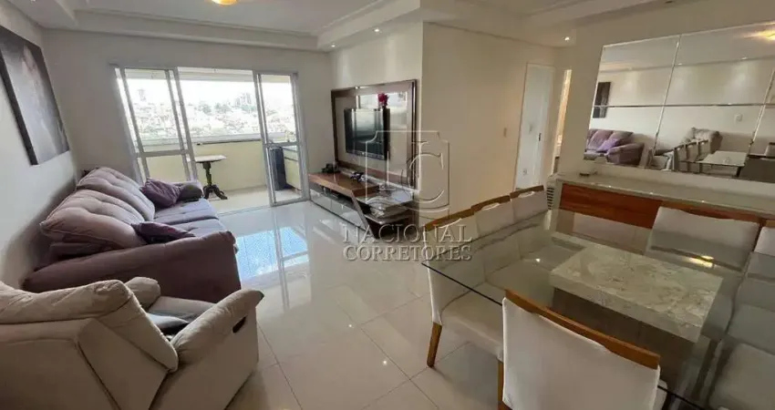 Apartamento com 75 m2, 2 dormitórios, 1 suíte, 2 vagas de garagem.