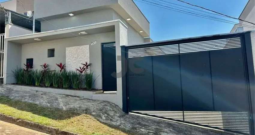 Casa de Lote Inteiro com 03 Dormitórios no Parque Real - R$470.000,00