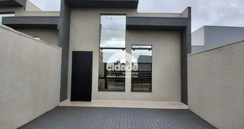 Casa Charmosa com Pé Direito Alto e Jardim de Inverno – Espaço e Conforto para Sua Família!