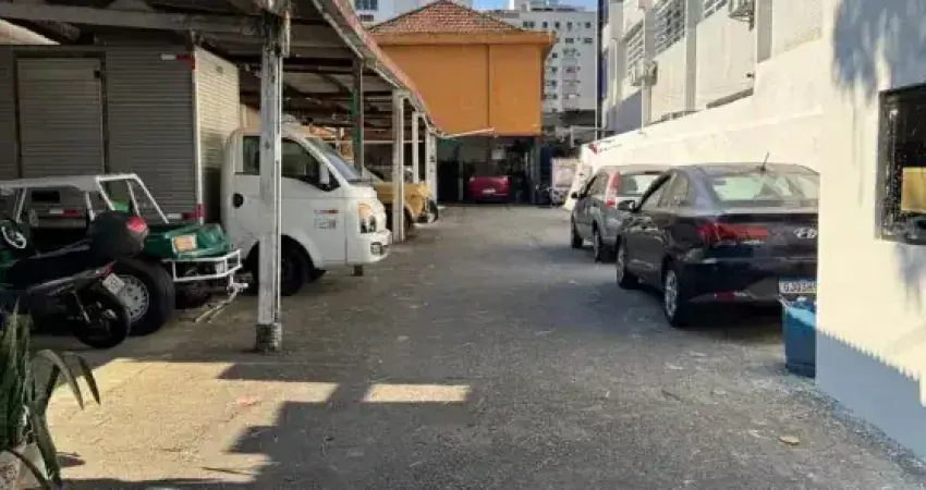 Terreno à venda com 400 metros quadrados no Bairro Embaré em Santos - SP