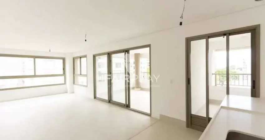 Apartamento em Moema, são 146m de area util, quatro dormitórios sendo duas suítes, 2 vagas de garagem !