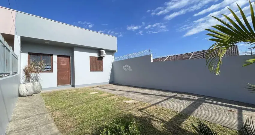 Casa geminada semimobiliada com 02 dormitórios em Vera Cruz