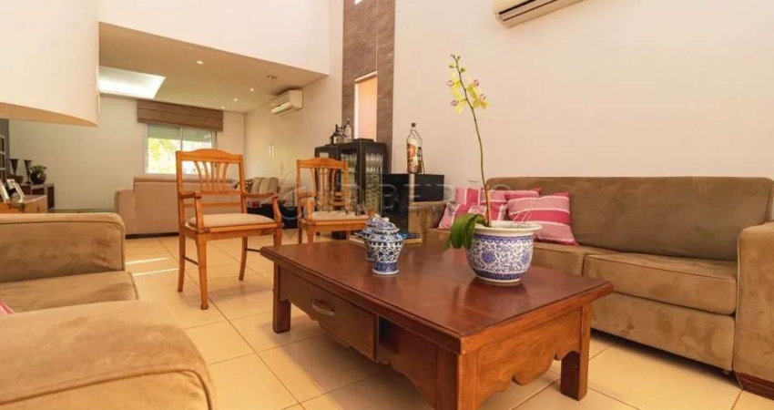 Sobrado em condomínio fechado, 03 suites, armários planejados , ar condicionado , closet.