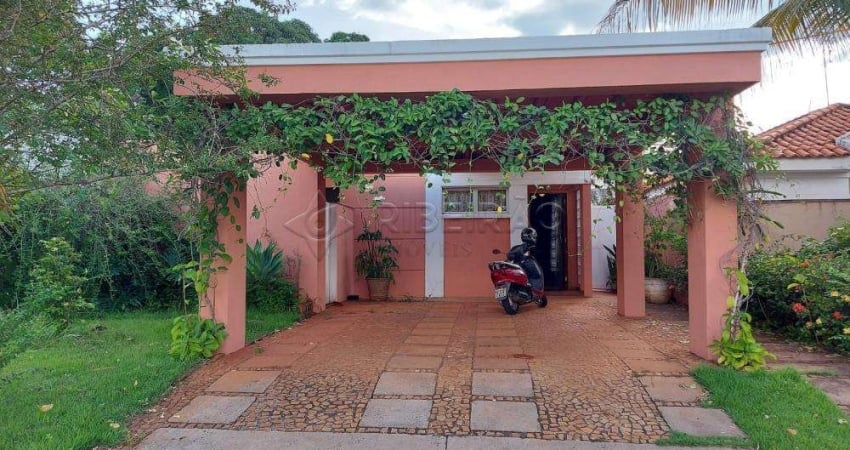 Casa térrea reformada em condomínio no Recreio das Acácias