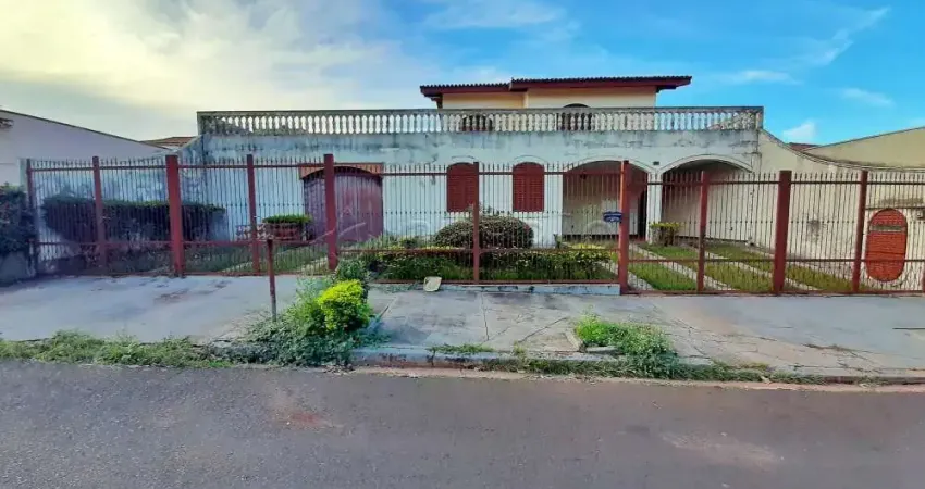 Sobrado  no Bairro Alto. B. Vista  com 347 m² construção com 03 suites, 03 salas, 03 vagas de garagem.