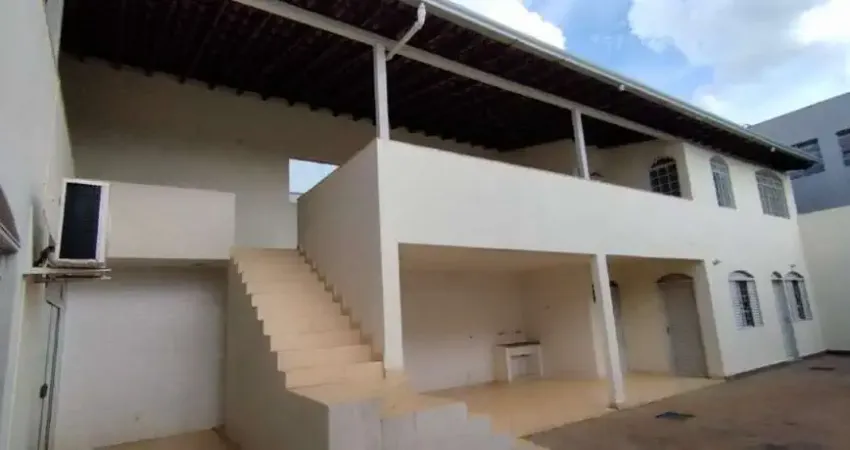 Casa com 3 quartos à venda no Bom Jesus, Uberlândia