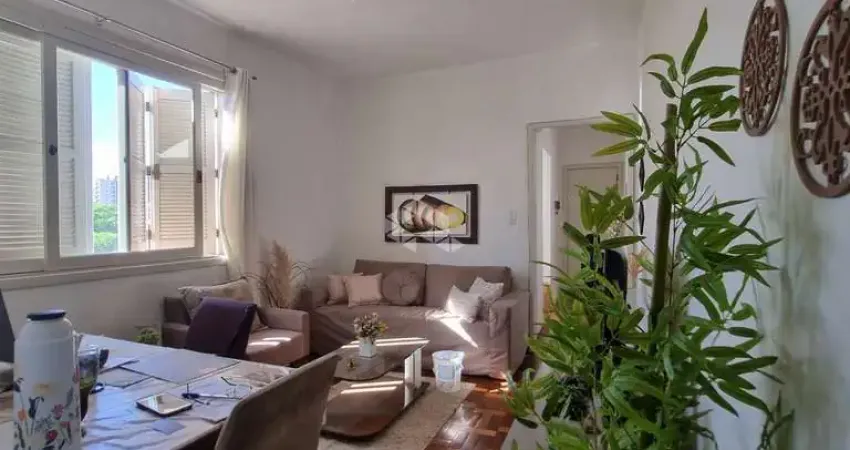 Apartamento 3 dormitórios com sacada para venda no bairro Praia de Belas em Porto Alegre