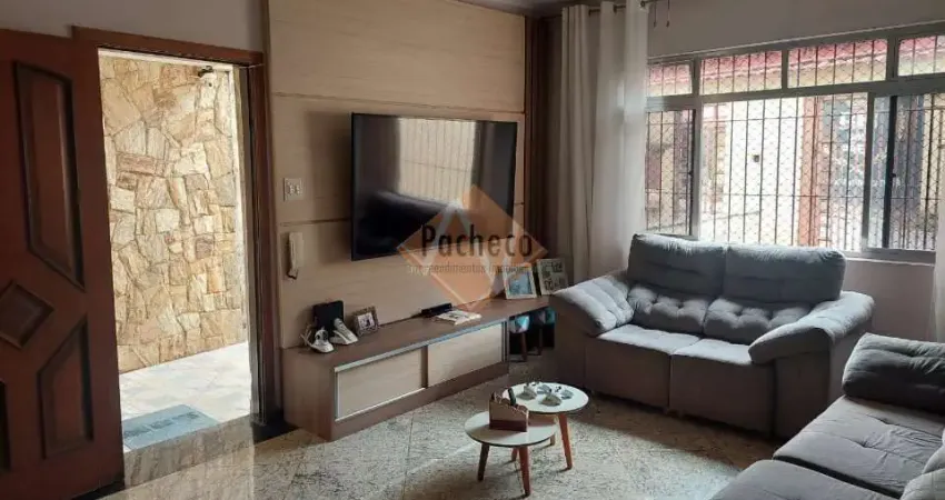 Sobrado na Vila Carmem, 3 dormitórios, 1 suíte, 5 vagas, 224 m², Locação R$ 4.200,00, Venda R$790.000,00