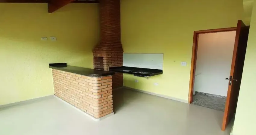 Sobrado em condomínio com cobertura gourmet, 2 suítes, churrasqueira e 1 vaga de garagem