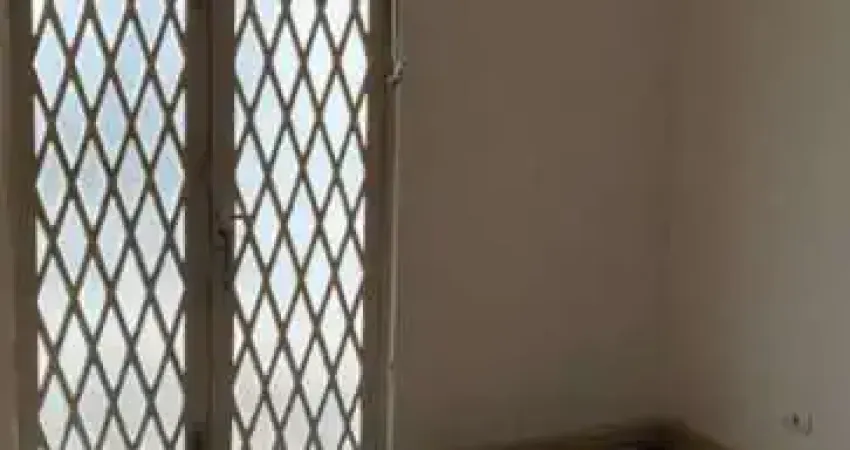 Casa assobrada a venda 110m² sendo 3 quartos, 2 banheiros e 1 vaga lapa