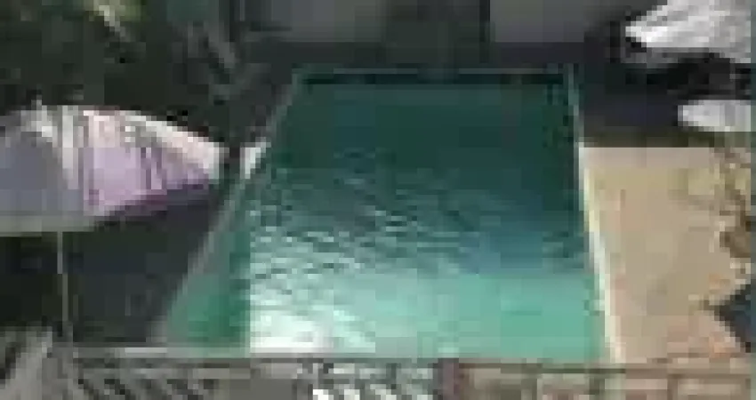 Casa com 3 andares com área de lazer com piscina e churrasqueira à 5 min da estação do metrô Vila ma