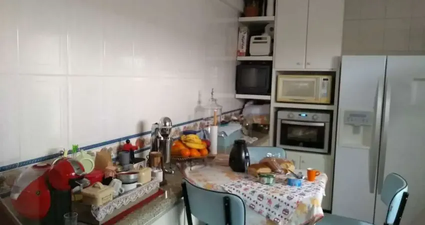 Imperdível: Casa em Condomínio à venda em São Paulo-SP, Vila Santos. 2 quartos, 1 suíte, 4 banheiros, 3 vagas, 190m².