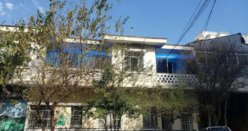 Casa Sobrado à venda na Lapa com 2 dormitórios e 1 vaga.