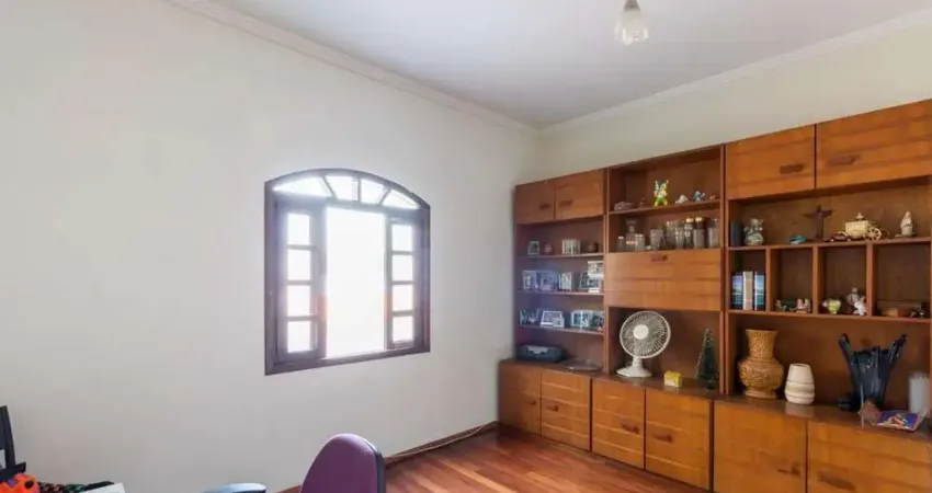 Casa à venda 128m² com 3 dormitórios 1 suíte e 4 vagas no Indianópolis.