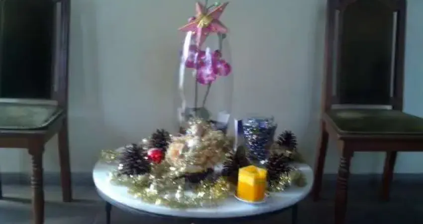 Casa no Brooklin Paulista de 180m² com 4 dormitórios, 2 suítes, 5 banheiros e 3 vagas.