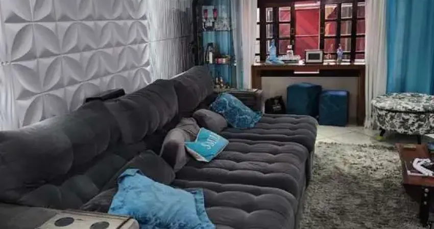 Sobrado com 3 dormitórios sendo 1 suíte, com 350 m2 de construção- Vila Camilópolis