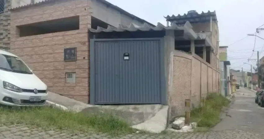 Casa à venda em Interlagos com 215m², 3 dormitórios, 2 banheiros e 4 vagas