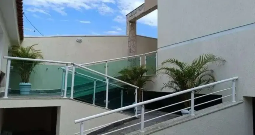 Casa em Condomínio de Luxo na Vila Alpina, São Paulo-SP: 2 Quartos, 2 Suítes, 4 Banheiros, 2 Vagas, 112m². Confira!