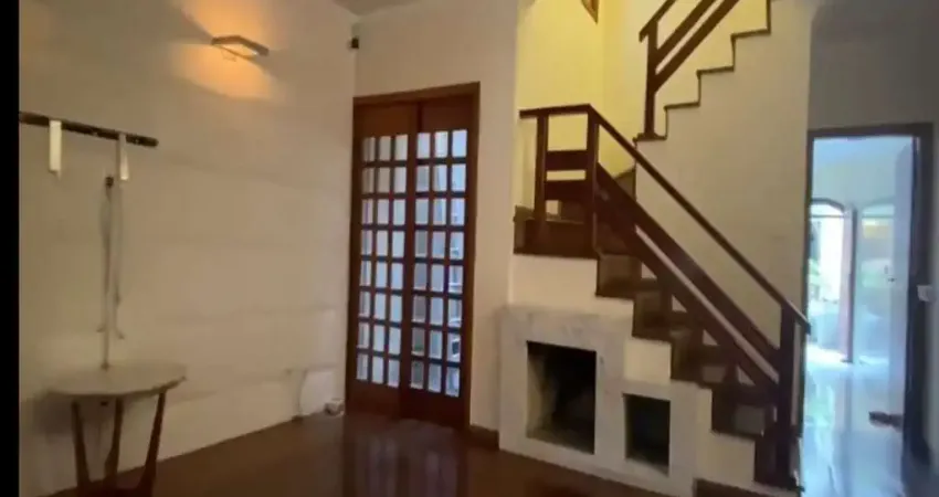 Casa à venda de 136m² com 3 quartos sendo 2 suítes, 2 vagas no jardim aeroporto