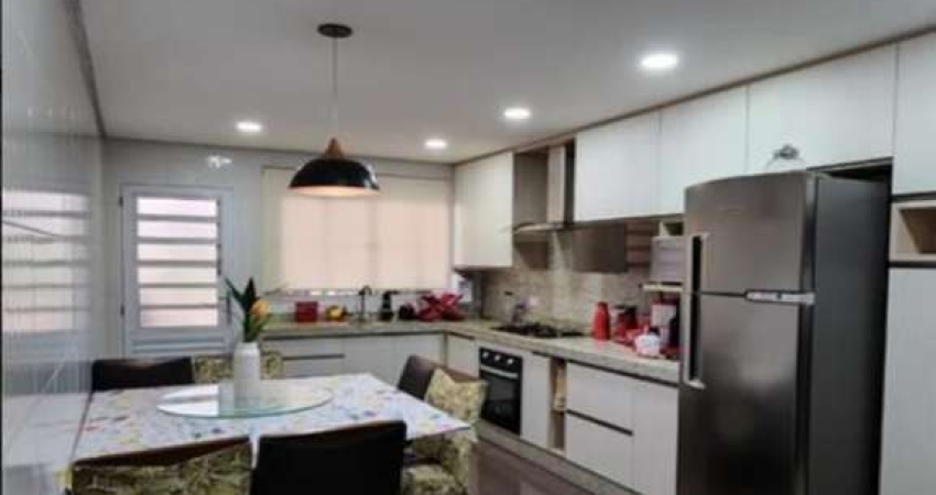 Sobrado em Jardim Laone, 126m², 3 dormitórios.