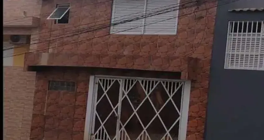 Casa a venda sendo 126m2 , 3 dormitorios , 2 banheiros e 2 vagas