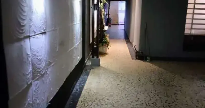 Imperdível: Casa à venda em São Paulo-SP, no bairro Socorro, com 4 quartos, 2 suítes, 3 banheiros, 4 vagas de garagem!
