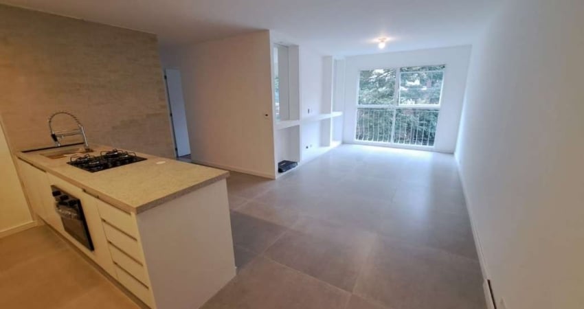Apartamento à venda em São Paulo - Edifício Parnase, 3 dormitórios, reformado.